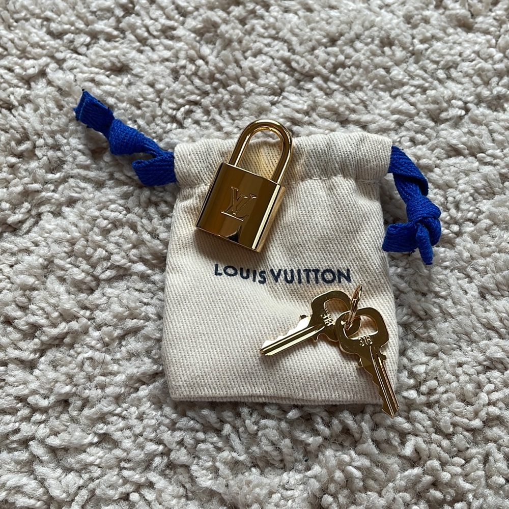 New Louis Vuitton lock with 2 keys